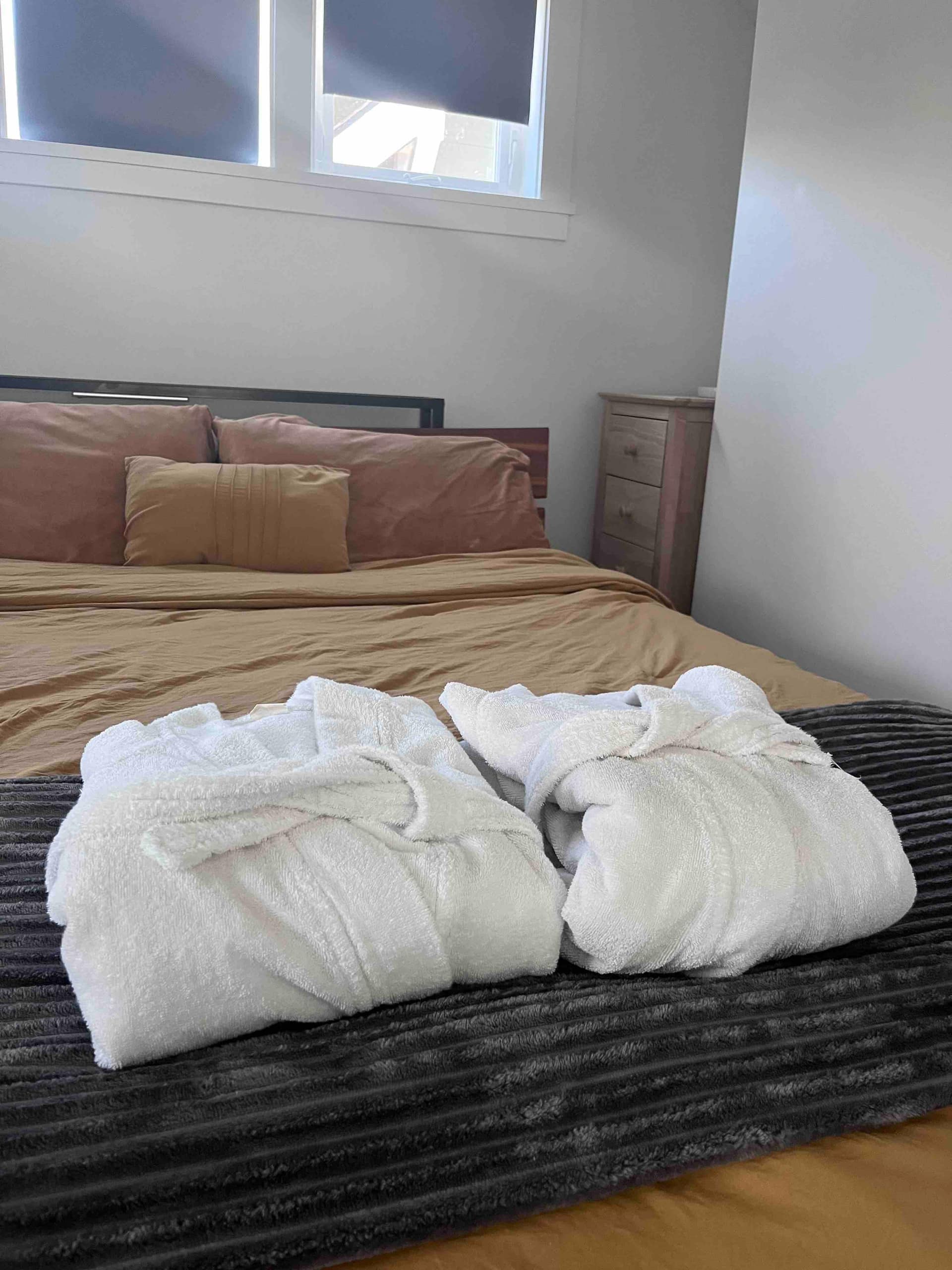 Bedroom with a queen bed and crisp white linens